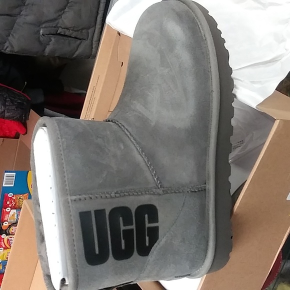 Ugg W Classic Mini UGG Rubber Logo - Picture 5 of 9